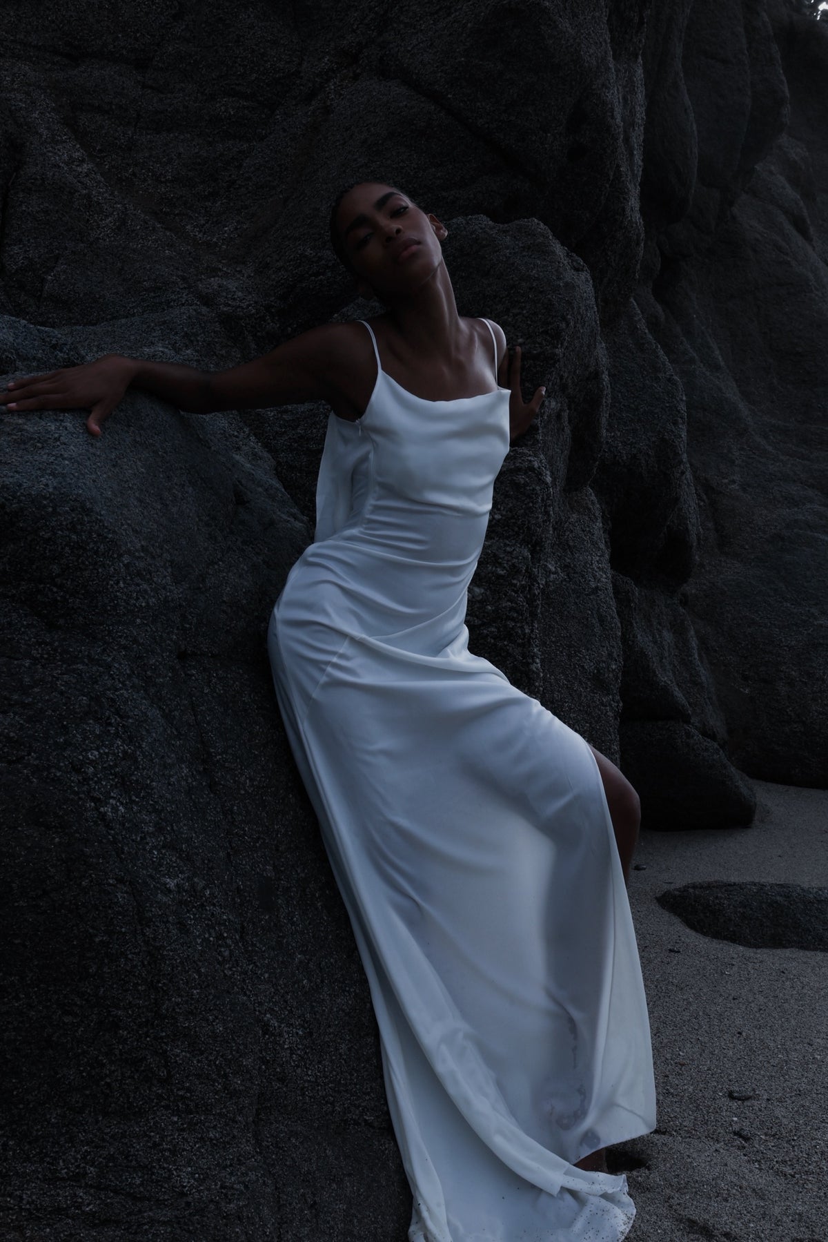 BACKLESS COWL DRES